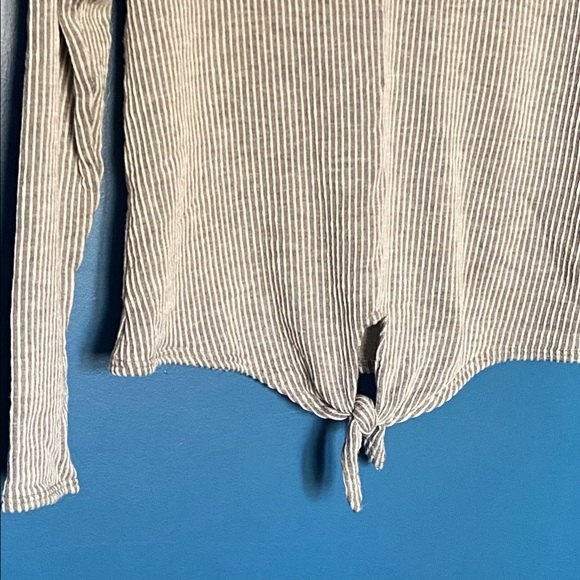 Caution To The Wind Tie Front Long Sleeve Top Gray & White stripes Size M - Picture 4 of 8